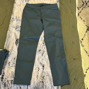 Lululemon size 32 blue ABC classic